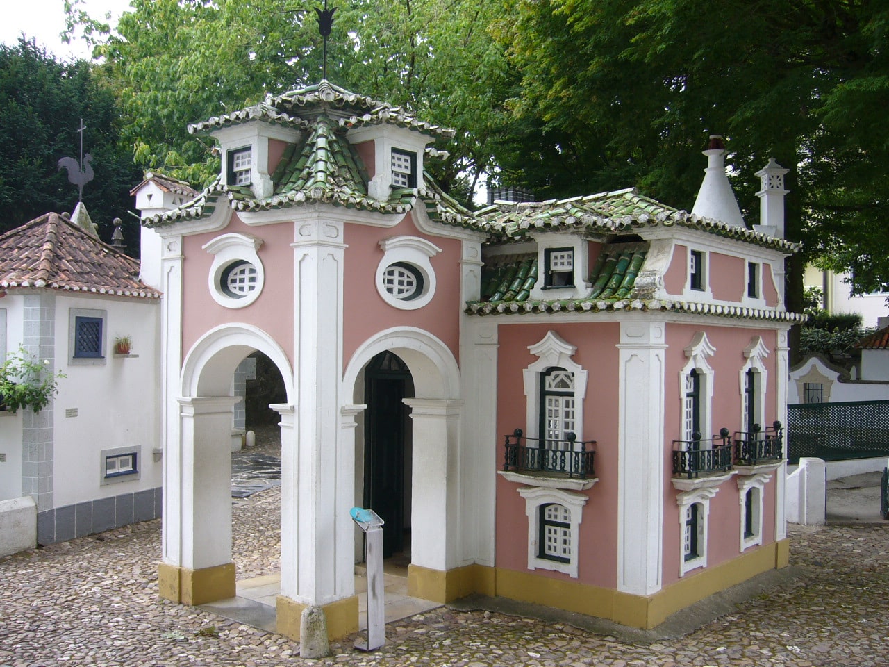 El increíble parque temático dos pequenitos de Portugal ...